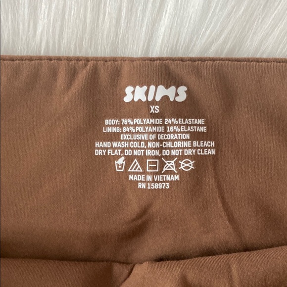 SKIMS NWT Fits everybody Bandeau size x small - Picture 5 of 7